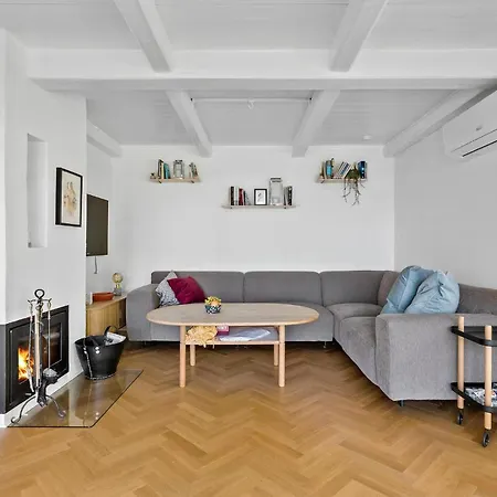 3 Bedroom Beautiful In * Holbæk