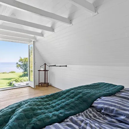 3 Bedroom Beautiful In Сasa de vacaciones Holbæk