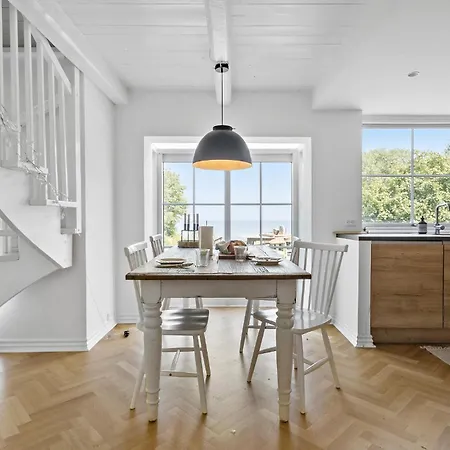 Gorgeous In With Kitchen 度假居