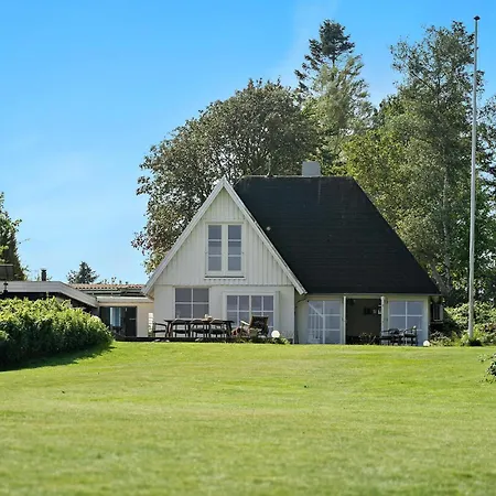 Сasa de vacaciones 3 Bedroom Beautiful In *